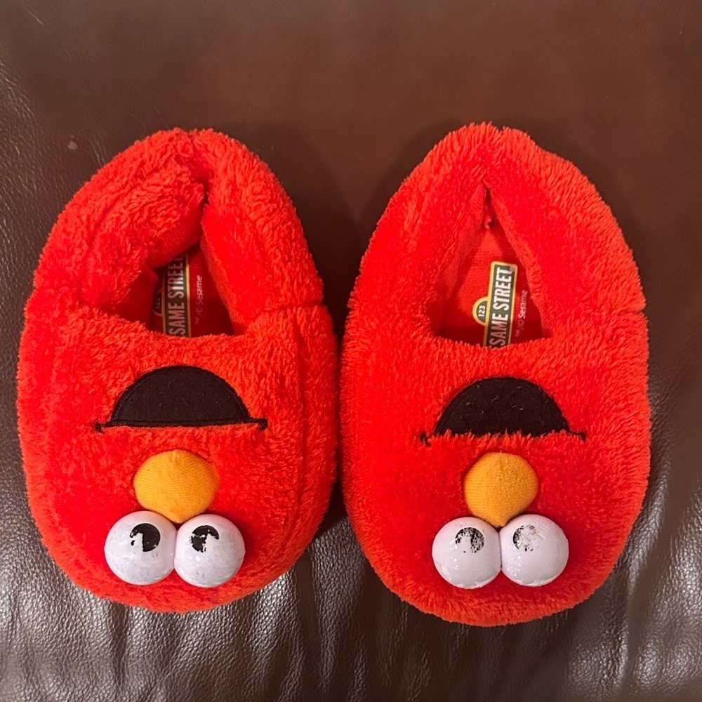 Sesame Street Elmo Red Fuzzy Slippers
